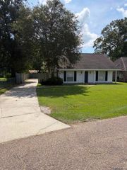 17226 Northlake Drive, Prairieville, LA 70769