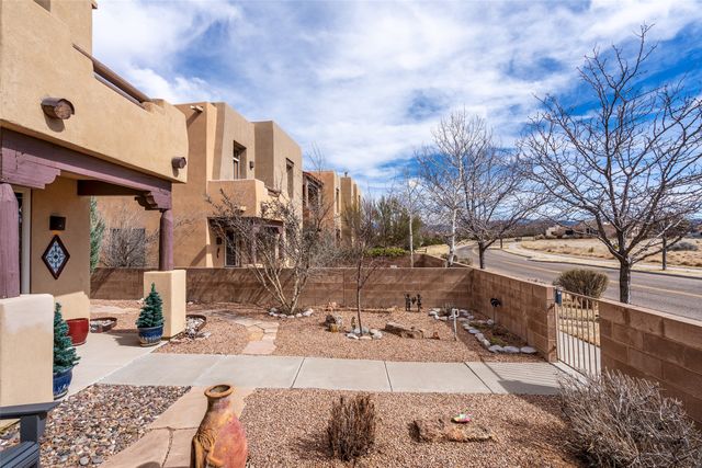 18 Emory Pass, Santa Fe, NM 87508