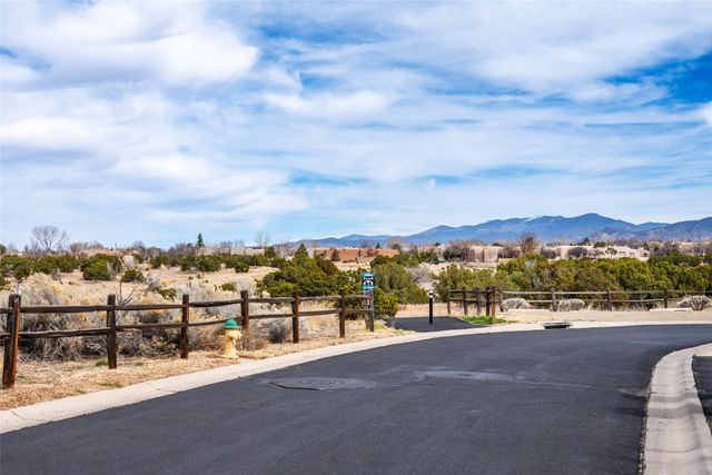 18 Emory Pass, Santa Fe, NM 87508