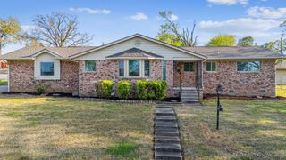 204 E Saddlerock Road, Sand Springs, OK 74063