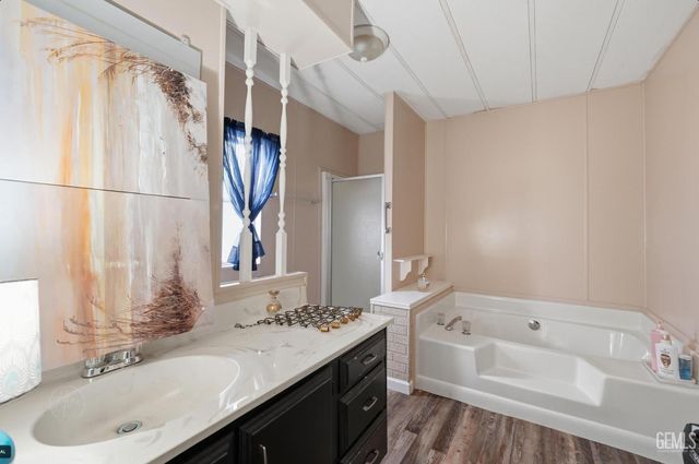 4 Tee Lane, Bakersfield, CA 93308