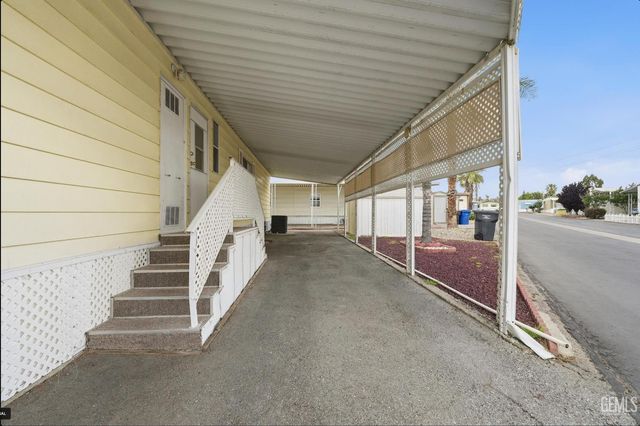 4 Tee Lane, Bakersfield, CA 93308