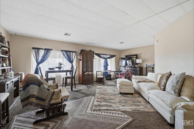 4 Tee Lane, Bakersfield, CA 93308