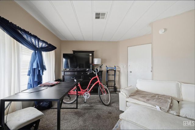4 Tee Lane, Bakersfield, CA 93308