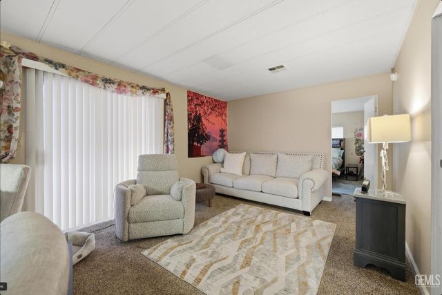 4 Tee Lane, Bakersfield, CA 93308