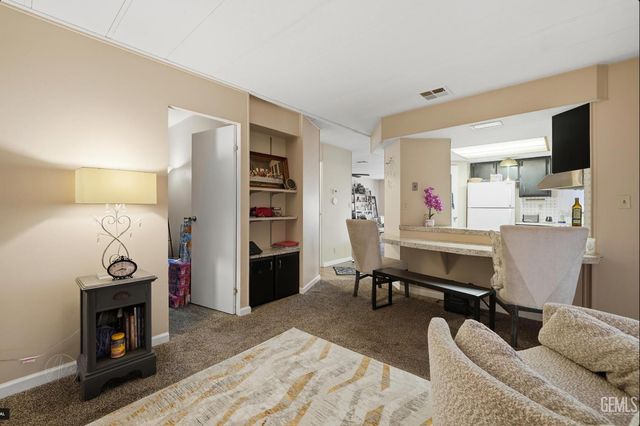 4 Tee Lane, Bakersfield, CA 93308
