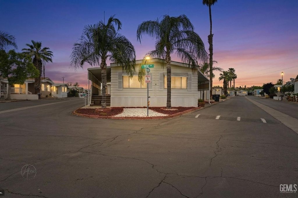 4 Tee Lane, Bakersfield, CA 93308