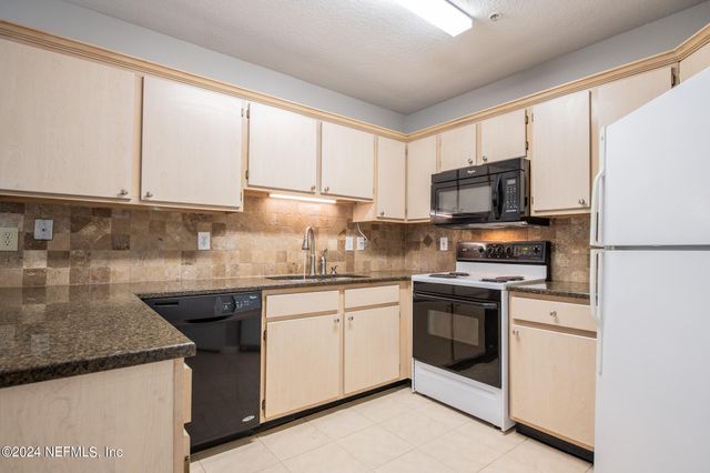 1655 THE GREENS Way 2113, Jacksonville Beach, FL 32250