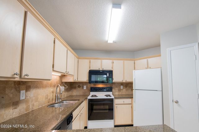 1655 THE GREENS Way 2113, Jacksonville Beach, FL 32250