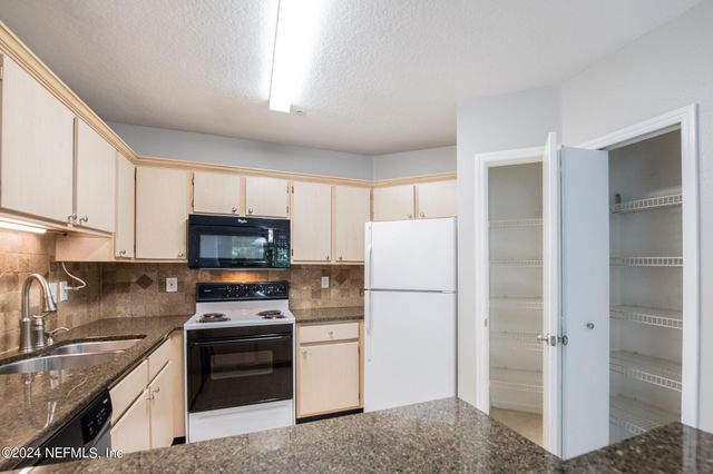 1655 THE GREENS Way 2113, Jacksonville Beach, FL 32250