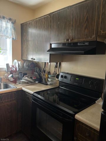 205 BERGEN TPKE, Ridgefield Park Village, NJ 07660