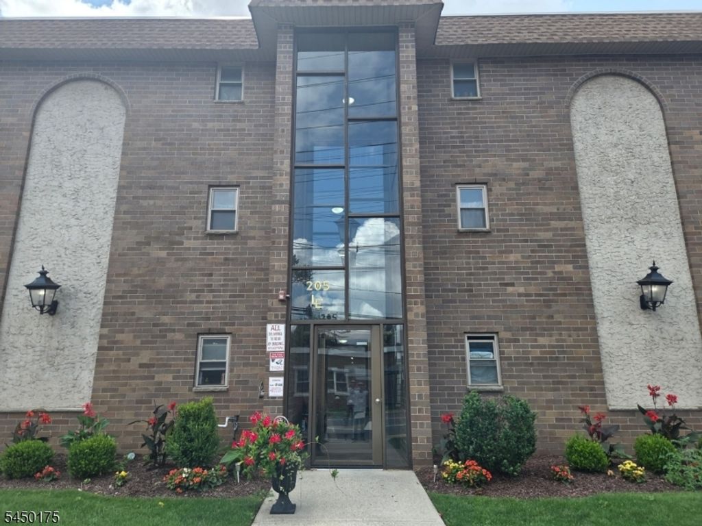 205 BERGEN TPKE, Ridgefield Park Village, NJ 07660