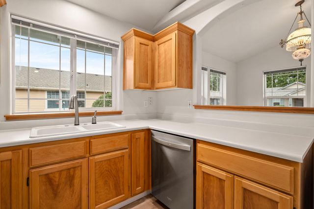 913 Schaefers Lane, Grants Pass, OR 97526