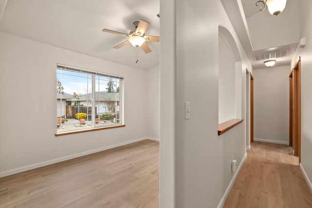 913 Schaefers Lane, Grants Pass, OR 97526