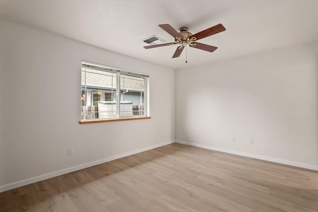 913 Schaefers Lane, Grants Pass, OR 97526