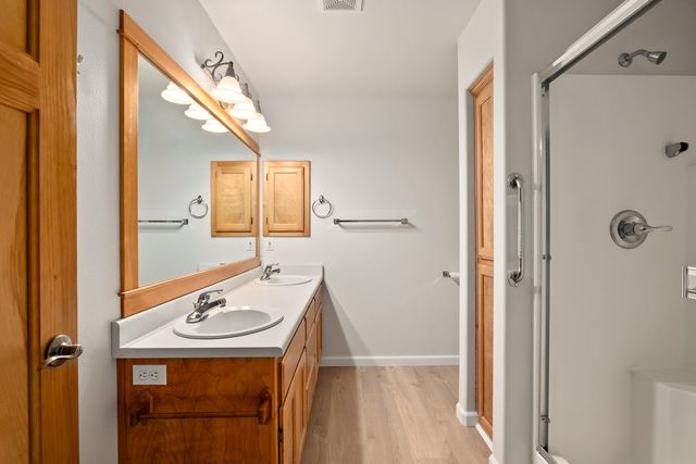 913 Schaefers Lane, Grants Pass, OR 97526