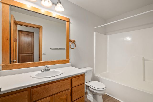 913 Schaefers Lane, Grants Pass, OR 97526