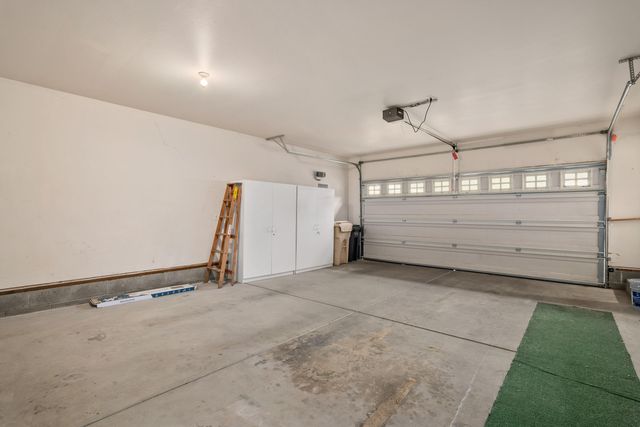 913 Schaefers Lane, Grants Pass, OR 97526