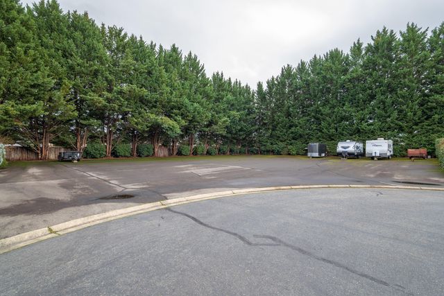 913 Schaefers Lane, Grants Pass, OR 97526