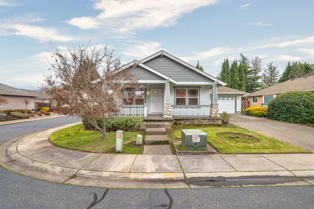 913 Schaefers Lane, Grants Pass, OR 97526