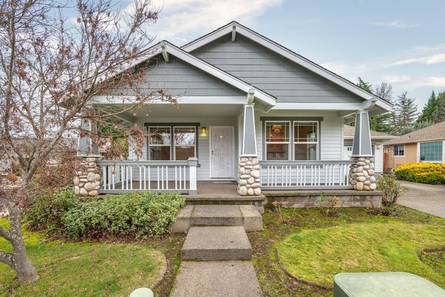 913 Schaefers Lane, Grants Pass, OR 97526