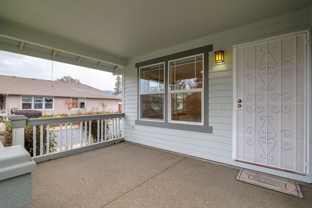 913 Schaefers Lane, Grants Pass, OR 97526