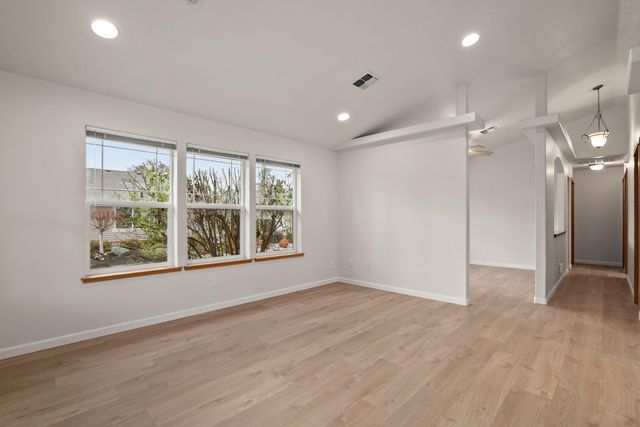 913 Schaefers Lane, Grants Pass, OR 97526