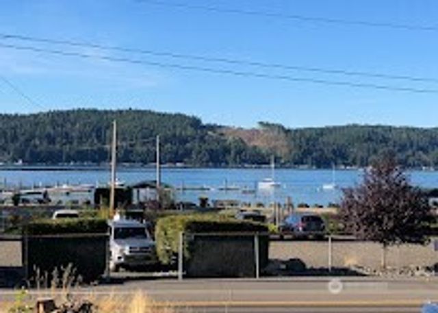90 E falls Place E, Belfair, WA 98528