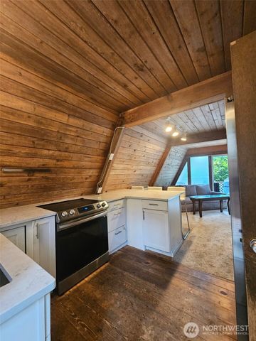 90 E falls Place E, Belfair, WA 98528