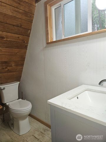 90 E falls Place E, Belfair, WA 98528