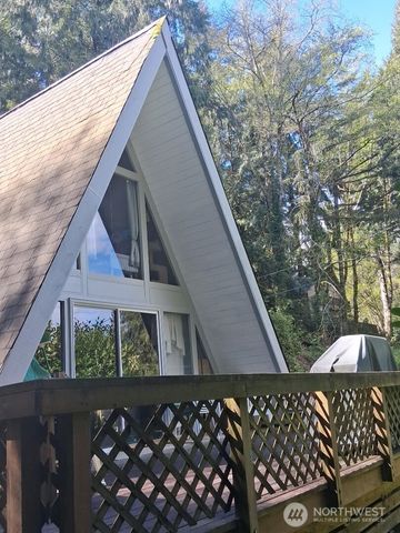 90 E falls Place E, Belfair, WA 98528