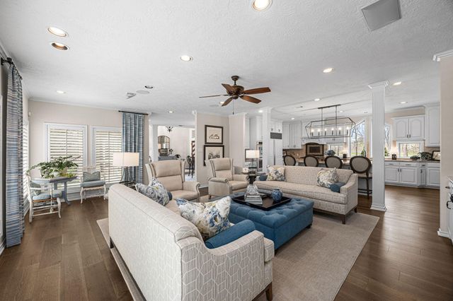 211 Golfview Drive, Richmond, TX 77469