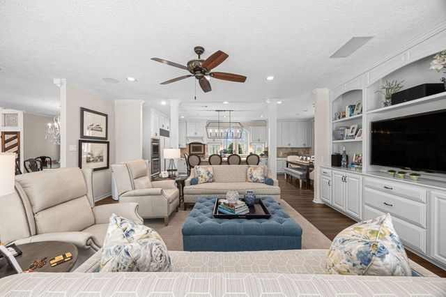 211 Golfview Drive, Richmond, TX 77469