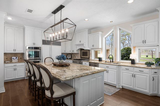 211 Golfview Drive, Richmond, TX 77469