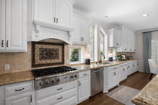 211 Golfview Drive, Richmond, TX 77469