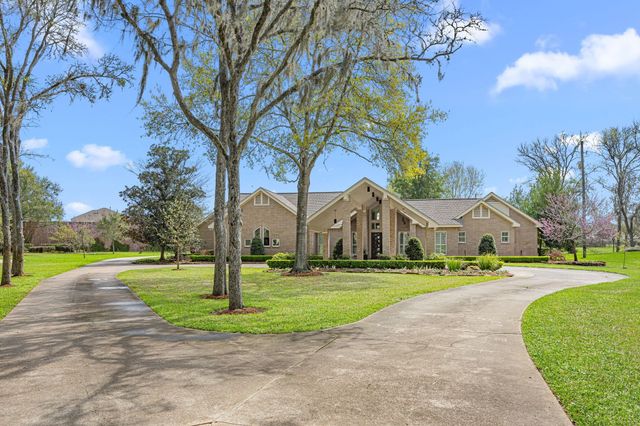 211 Golfview Drive, Richmond, TX 77469