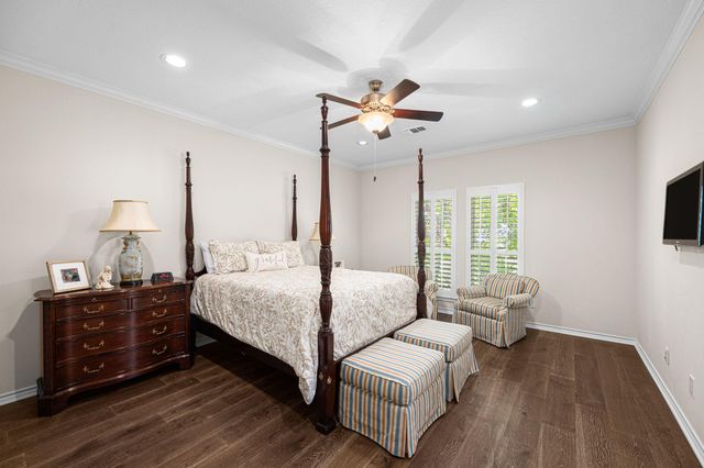 211 Golfview Drive, Richmond, TX 77469