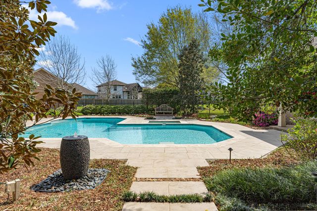 211 Golfview Drive, Richmond, TX 77469