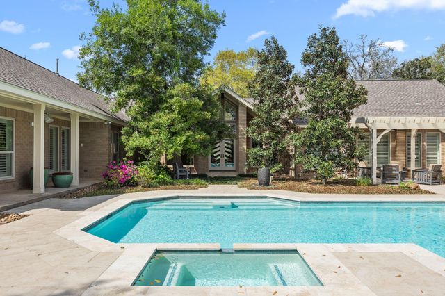 211 Golfview Drive, Richmond, TX 77469