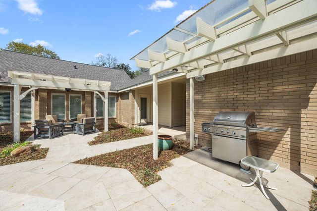 211 Golfview Drive, Richmond, TX 77469