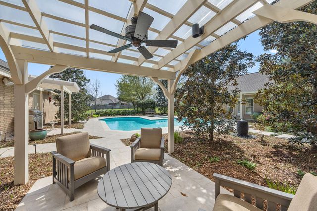 211 Golfview Drive, Richmond, TX 77469