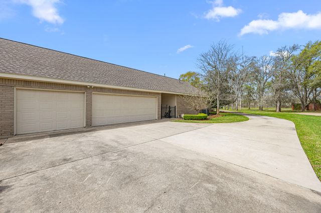 211 Golfview Drive, Richmond, TX 77469