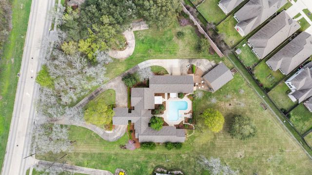 211 Golfview Drive, Richmond, TX 77469