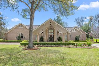 211 Golfview Drive, Richmond, TX 77469