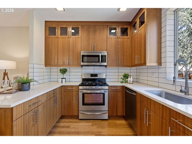 8315 Se BUSH St, Portland, OR 97266