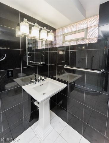 3464 Tuttle Avenue, Cleveland, OH 44111