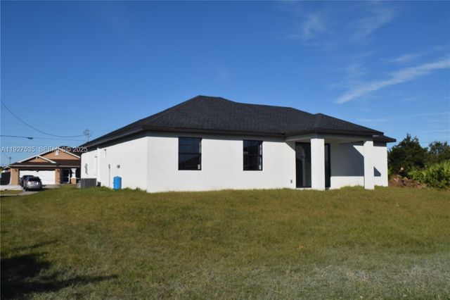 25th W 25th, Lehigh Acres, FL 33971