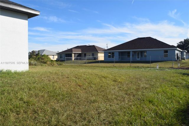 25th W 25th, Lehigh Acres, FL 33971