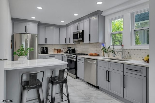 34 Cloverhill Pl, Montclair Twp., NJ 07042