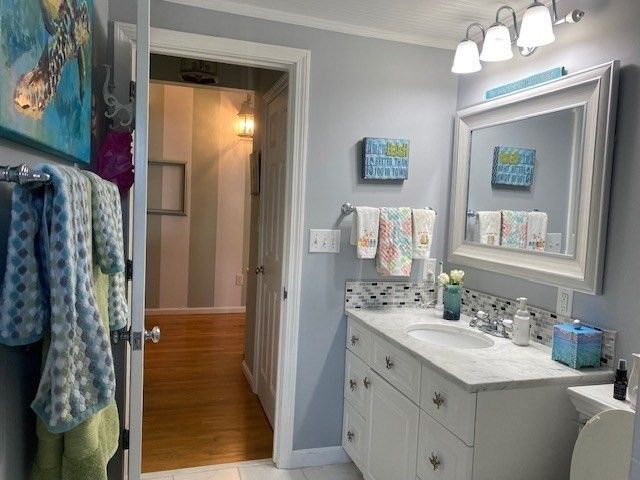 175 Beach Ave 1, Hull, MA 02045